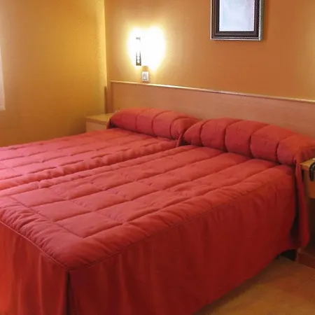 Apartment La Plaza - Turnat *